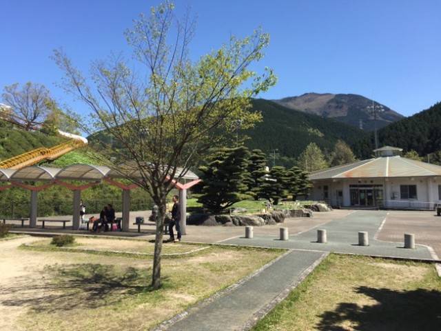 日除け付きのベンチ