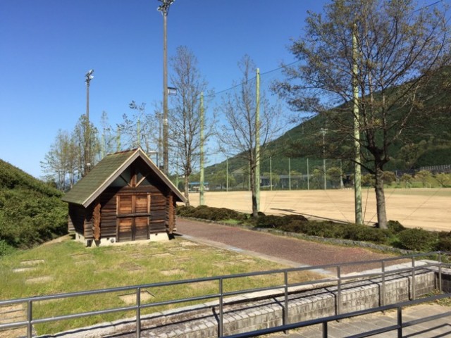 グランド横の小屋